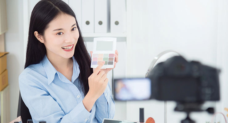 Live-Stream Shopping Lifts China&rsquo;s Beauty Market